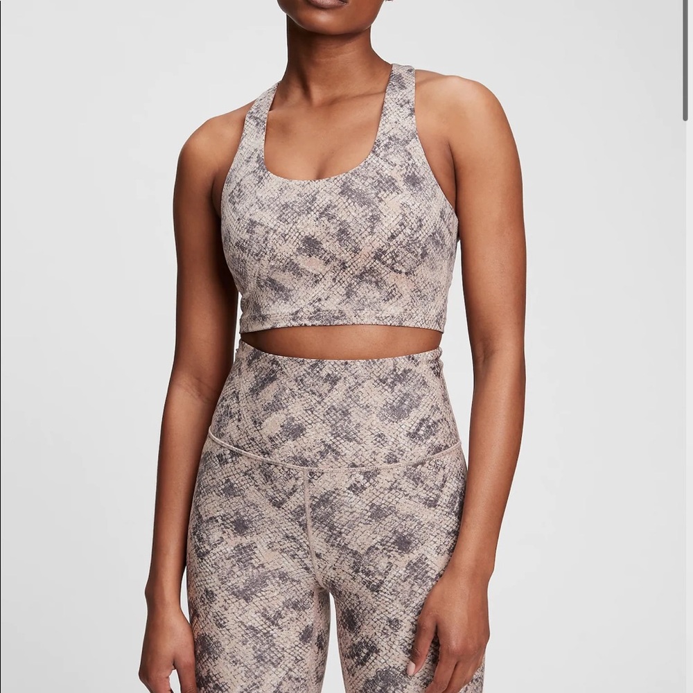 GapFit Eclipse Racerback Longline Sports Bra